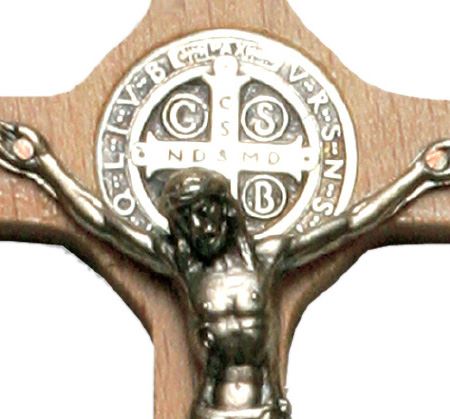 crocifisso san benedetto in legno naturale con cristo in metallo - 20 cm