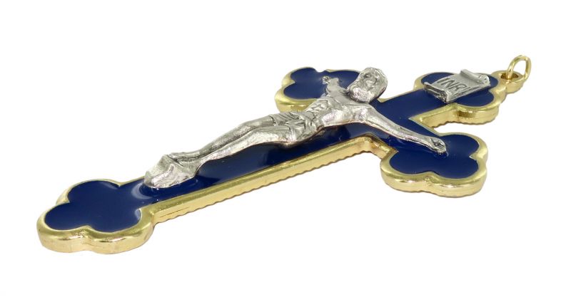 croce in metallo dorato con smalto blu e cristo riportato - 8 cm