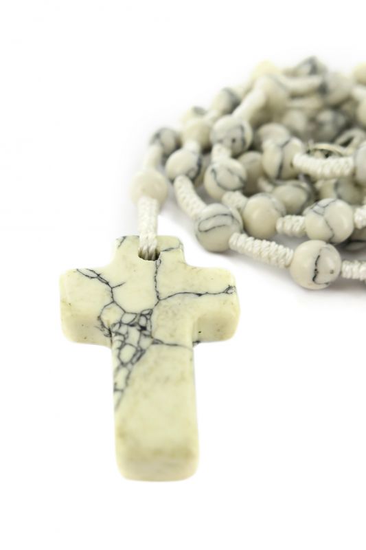 rosario effetto marmorizzato con grani tondi e croce mm 6 legatura in seta 
