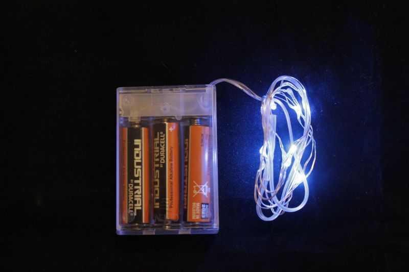 filo di rame con 10 led blu lampeggianti a batteria – bertoni presepe linea natale