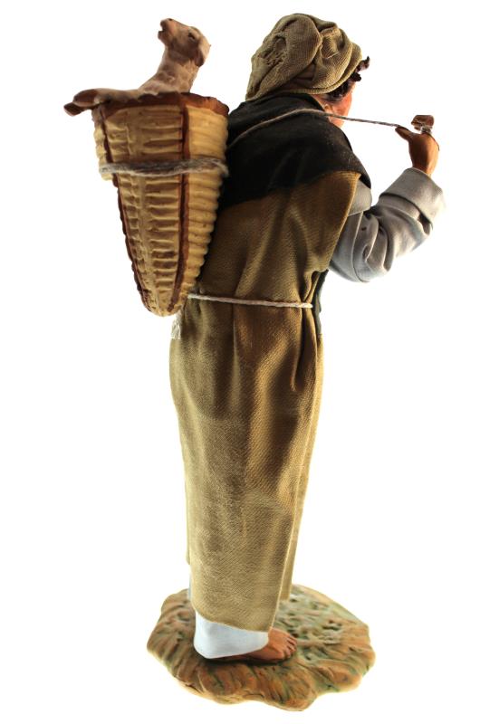 donna con cesto pecora spalle cm 24 terracotta