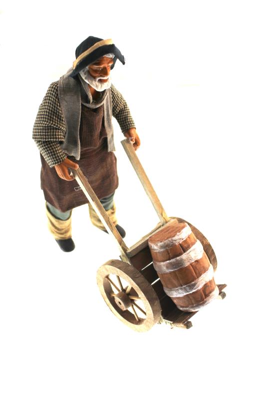 uomo con cariola e botte cm 14  terracotta