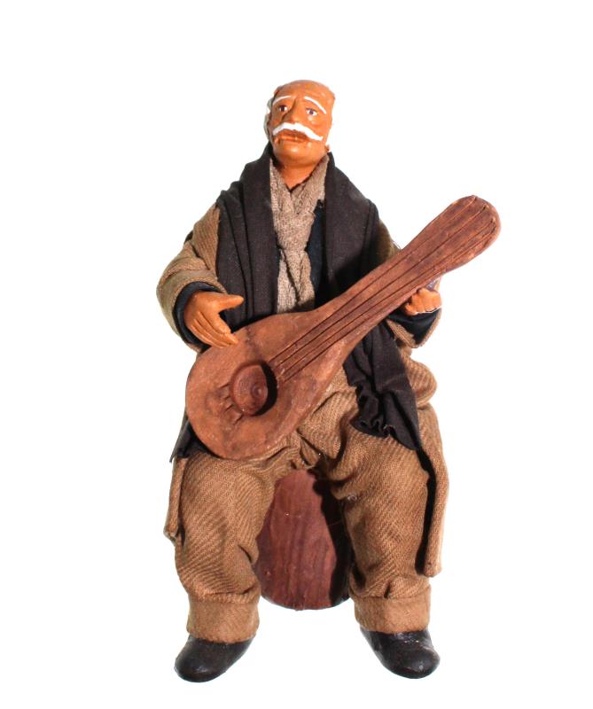 uomo seduto con mandolino cm 12  terracotta