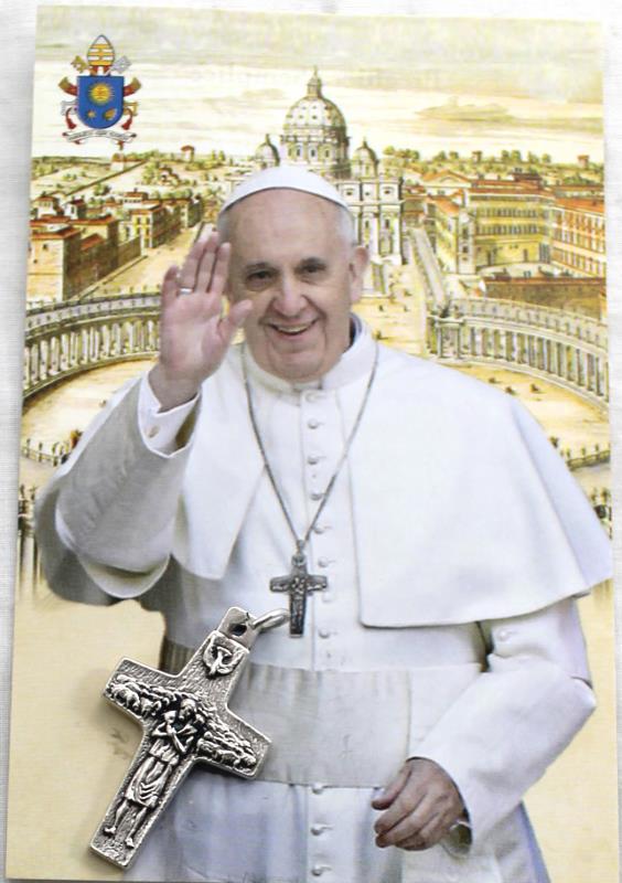 santino con croce papa francesco