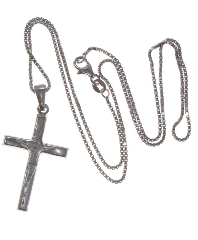 croce in argento con catena e cofanetto