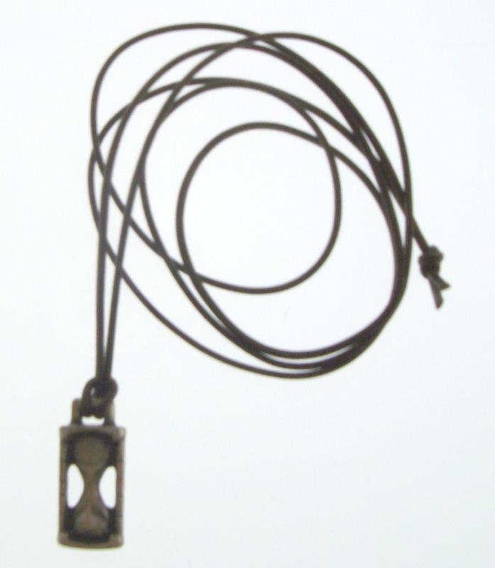 ciondolo clessidra con cordino