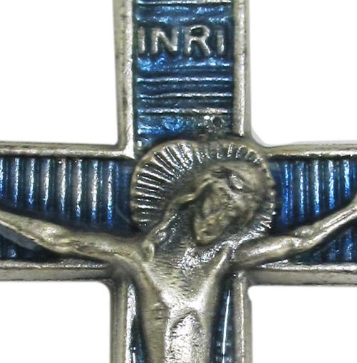 croce piatta con cristo stampato in metallo nichelato con smalto blu - 5 cm