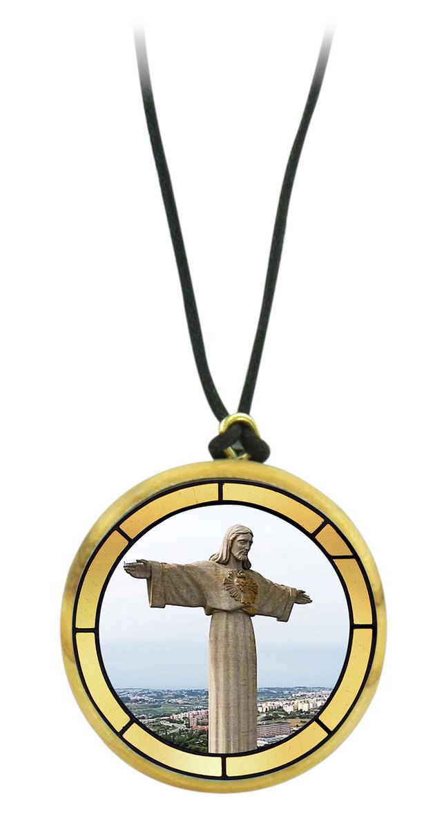 ciondolo cristo rei in legno ulivo con immagine serigrafata - 3,5 cm