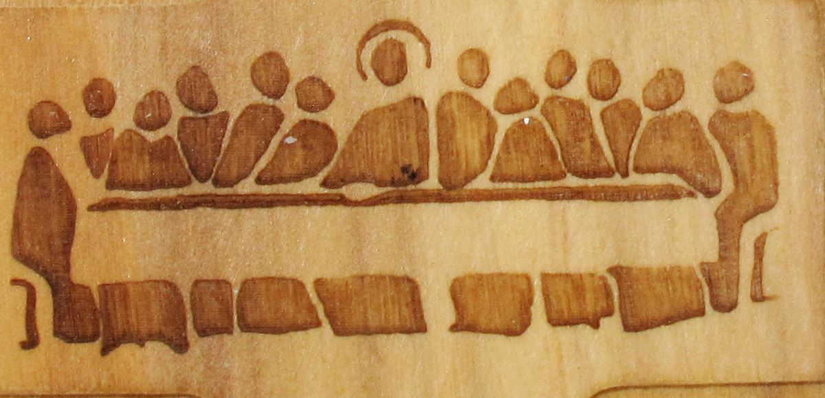 bomboniera comunione: croce in ulivo raffigurante l'ultima cena - 4,5 cm