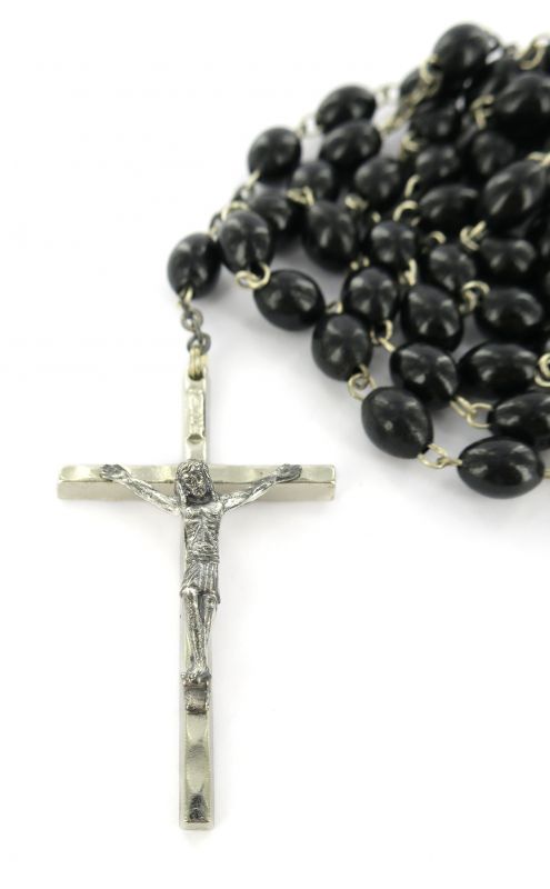 rosario in legno nero ovale mm 6 legatura ottone argentato