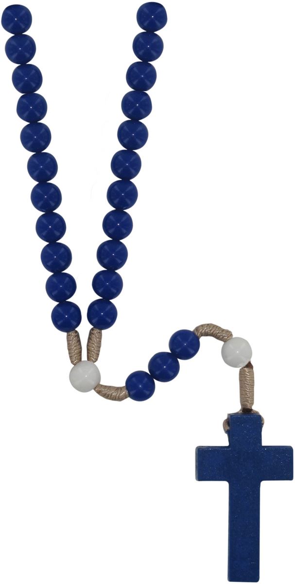 rosario con grani in plastica blu e pater bianchi, diametro 7,5 mm, con legatura in seta e croce in legno