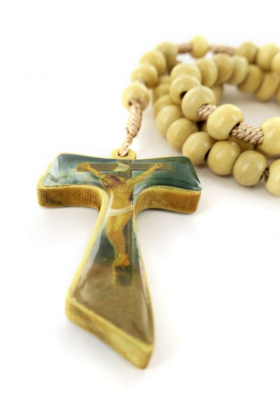 rosario in legno con croce tau resinata e legatura in seta