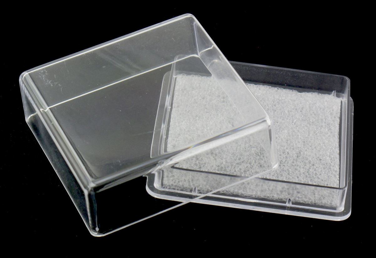 scatolina portarosario in plastica rigida quadrata - 4 x 4 cm