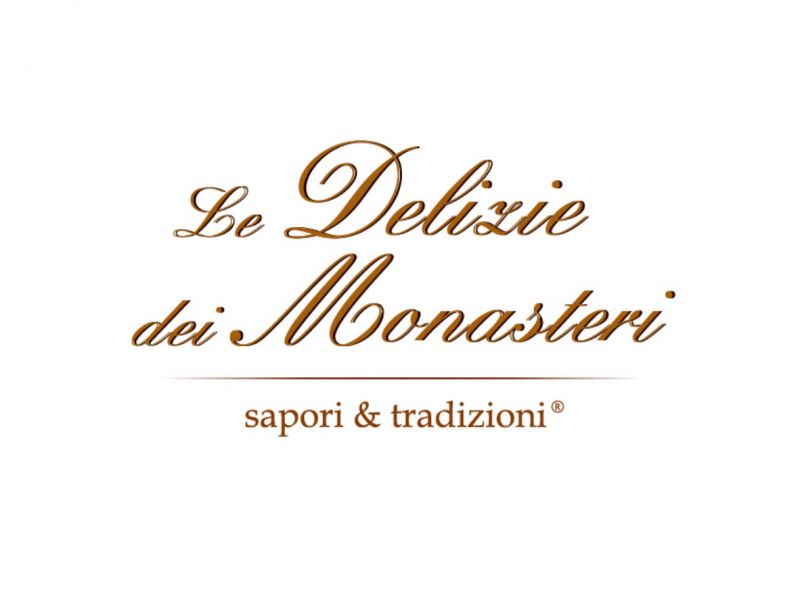 cesto natalizio gastronomico dei monasteri con specialità dolci: panettone, pandoro, prosecco, cantucci, marmellata, caramelle in confezione regalo