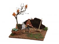 STATUINA DELLO ZAPPATORE NELL'ORTO, ALTEZZA 10 CM, LINEA NATALE PRESEPI BERTONI, LEGNO / PLASTICA, MULTICOLORE, 15 X 19 X 17 CM
